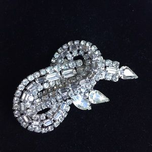 Large Vintage 3D Rhinestone Brooch Pin 3 x 1 3/4”